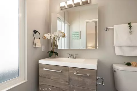 Bath - 4462 Walnut, Irvine, CA 92604 photo 4 of 5