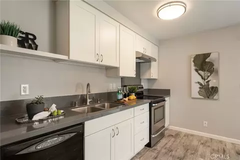 Kitchen - 4462 Walnut, Irvine, CA 92604 photo 3 of 4