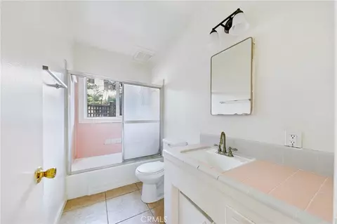 Bath - 1070 Chestnut, Long Beach, CA 90813 photo 1 of 2