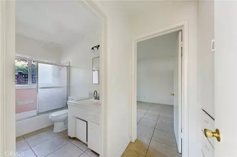 Entry Way - 1070 Chestnut, Long Beach, CA 90813 photo 1 of 2