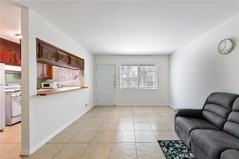 Living - 1070 Chestnut, Long Beach, CA 90813 photo 4 of 5