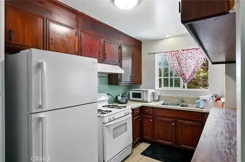 Kitchen - 1070 Chestnut, Long Beach, CA 90813 photo 2 of 3