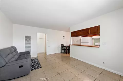 Living - 1070 Chestnut, Long Beach, CA 90813 photo 5 of 5