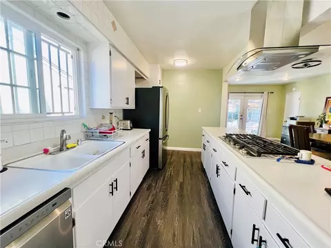 Kitchen - 421 E 219th, Carson, CA 90745 photo 3 of 4