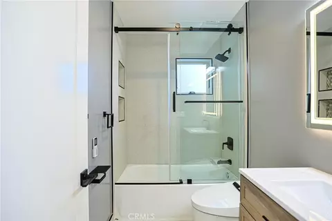 Bath - 605 W 4th, Long Beach, CA 90802 photo 2 of 4