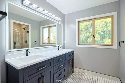 Bath - 605 W 4th, Long Beach, CA 90802 photo 1 of 4