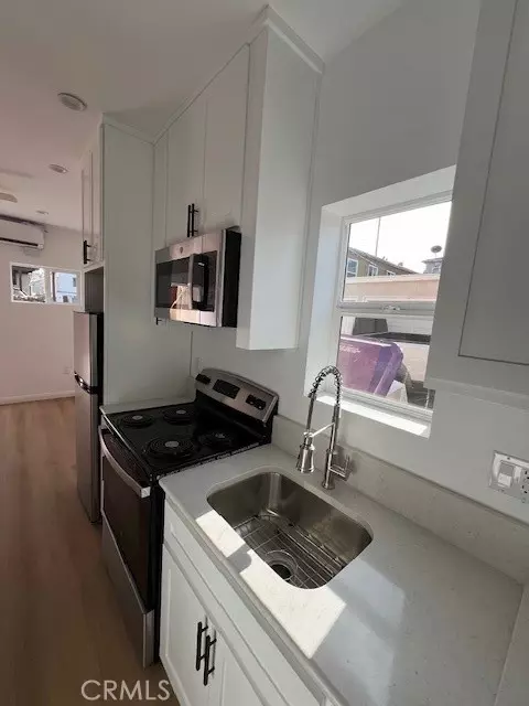 Kitchen - 20 Roycroft, Long Beach, CA 90803 photo 4 of 5