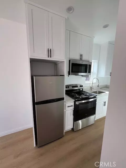 Kitchen - 20 Roycroft, Long Beach, CA 90803 photo 3 of 5