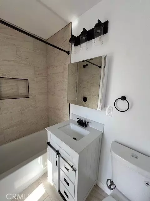 Bath - 20 Roycroft, Long Beach, CA 90803 photo 2 of 3