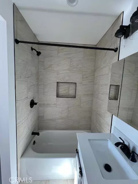 Bath - 20 Roycroft, Long Beach, CA 90803 photo 3 of 3
