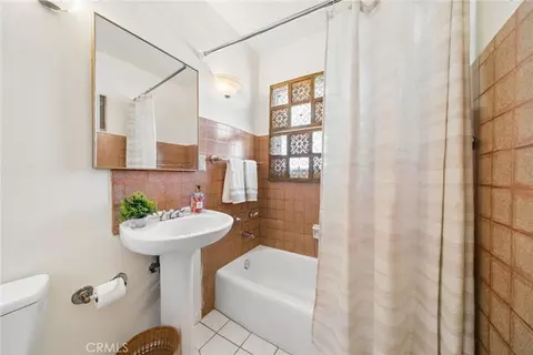 Bath - 315 E Wilson, Orange, CA 92867 photo 1 of 3