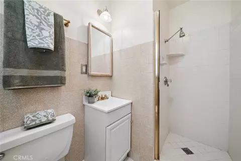 Bath - 315 E Wilson, Orange, CA 92867 photo 2 of 3