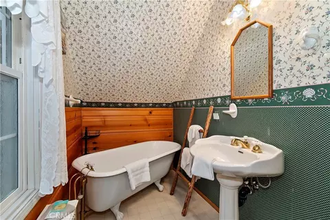 Bath - 41496 Oak, Big Bear Lake, CA 92315 photo 3 of 3