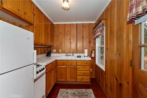 Kitchen - 41496 Oak, Big Bear Lake, CA 92315 photo 1 of 4