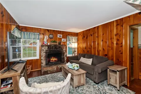 Living - 41496 Oak, Big Bear Lake, CA 92315 photo 2 of 5