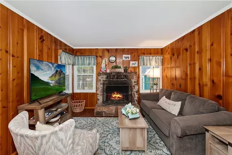 Living - 41496 Oak, Big Bear Lake, CA 92315 photo 3 of 5