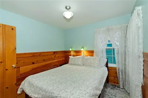 Bedroom - 41496 Oak, Big Bear Lake, CA 92315 photo 3 of 7