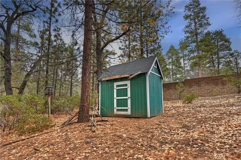 Exterior - 41496 Oak, Big Bear Lake, CA 92315 photo 4 of 6