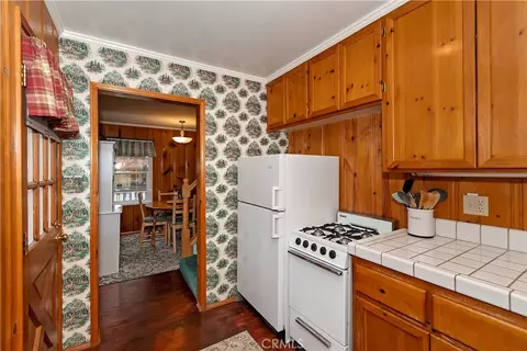 Kitchen - 41496 Oak, Big Bear Lake, CA 92315 photo 3 of 4