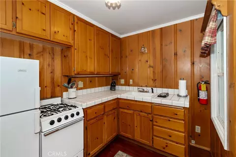 Kitchen - 41496 Oak, Big Bear Lake, CA 92315 photo 2 of 4