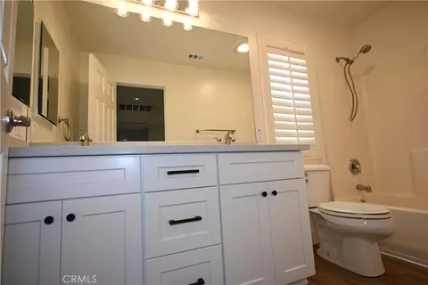 Bath - 93 Linhaven, Irvine, CA 92602 photo 4 of 7
