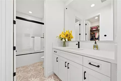 Bath - 124 Chant, Irvine, CA 92618 photo 6 of 7