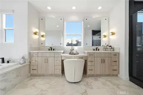 Bath - 124 Chant, Irvine, CA 92618 photo 3 of 7
