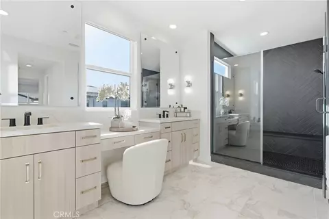 Bath - 124 Chant, Irvine, CA 92618 photo 4 of 7