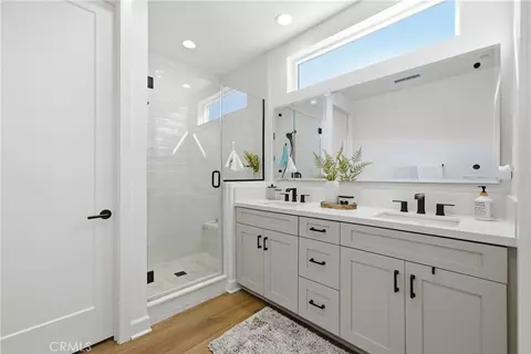 Bath - 124 Chant, Irvine, CA 92618 photo 2 of 7