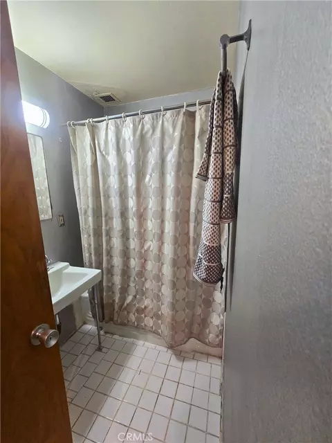 Bath - 100 Atlantic #711, Long Beach, CA 90802 photo 2 of 2