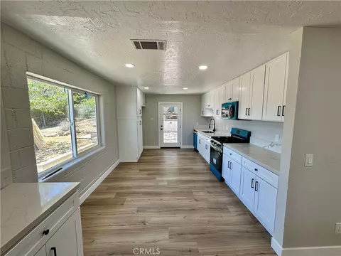 625 Tamarack Rd, Pinon Hills, CA 92372 photo 3