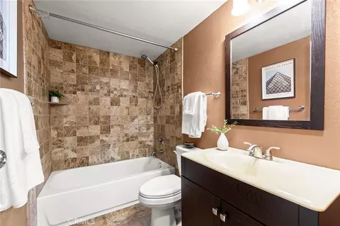 Bath - 1750 E Ocean Blvd #709, Long Beach, CA 90802 photo 4 of 5