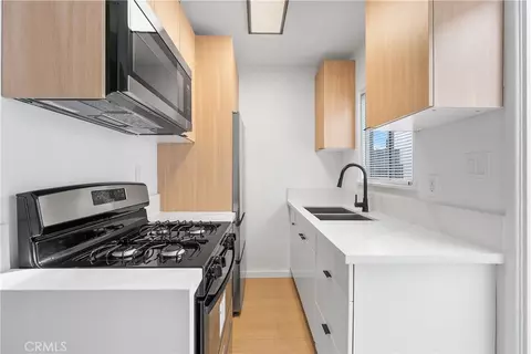 Kitchen - 924 Termino Ave, Long Beach, CA 90804 photo 1 of 1