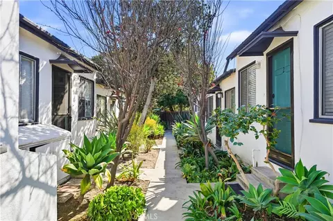 Exterior - 924 Termino Ave, Long Beach, CA 90804 photo 4 of 5