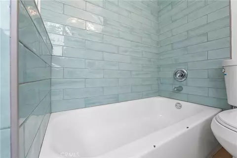 Bath - 924 Termino Ave, Long Beach, CA 90804 photo 2 of 3