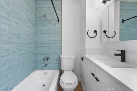 Bath - 924 Termino Ave, Long Beach, CA 90804 photo 1 of 3