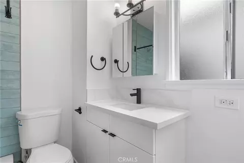 Bath - 924 Termino Ave, Long Beach, CA 90804 photo 3 of 3
