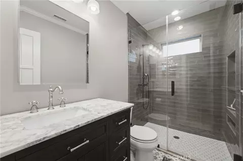 Bath - 5559 E Monlaco, Long Beach, CA 90808 photo 1 of 1