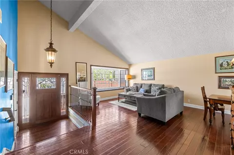 Entry Way - 6402 Cantiles Ave, Cypress, CA 90630 photo 4 of 11
