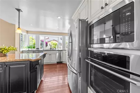 Kitchen - 6402 Cantiles Ave, Cypress, CA 90630 photo 3 of 8