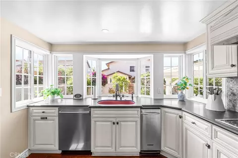 Kitchen - 6402 Cantiles Ave, Cypress, CA 90630 photo 5 of 8