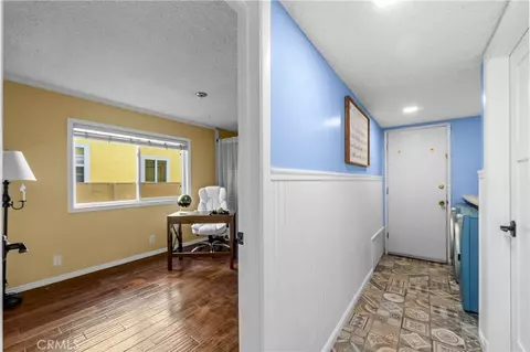 Entry Way - 6402 Cantiles Ave, Cypress, CA 90630 photo 7 of 11