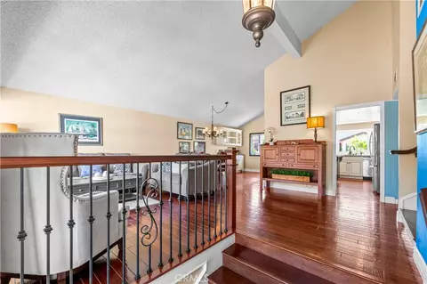 Entry Way - 6402 Cantiles Ave, Cypress, CA 90630 photo 3 of 11