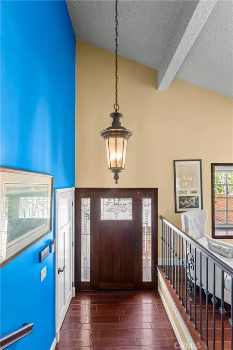 Entry Way - 6402 Cantiles Ave, Cypress, CA 90630 photo 2 of 11