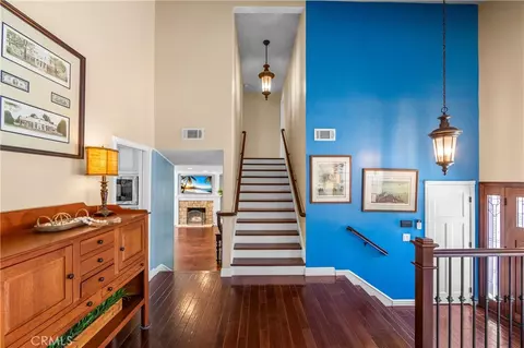 Entry Way - 6402 Cantiles Ave, Cypress, CA 90630 photo 6 of 11