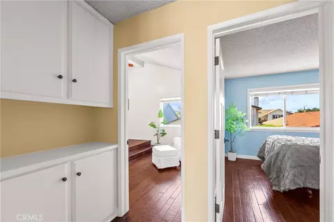 Entry Way - 6402 Cantiles Ave, Cypress, CA 90630 photo 10 of 11