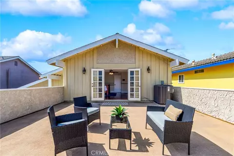 Exterior - 6402 Cantiles Ave, Cypress, CA 90630 photo 4 of 9