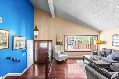 Entry Way - 6402 Cantiles Ave, Cypress, CA 90630 photo 5 of 11
