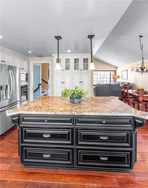 Kitchen - 6402 Cantiles Ave, Cypress, CA 90630 photo 7 of 8