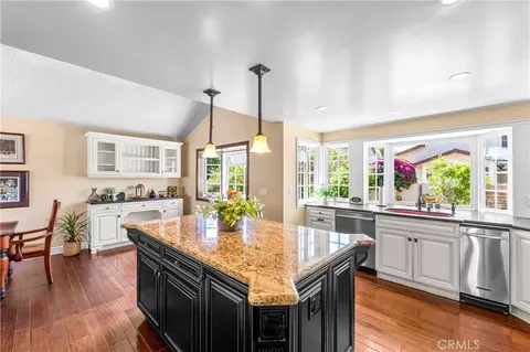 Kitchen - 6402 Cantiles Ave, Cypress, CA 90630 photo 4 of 8